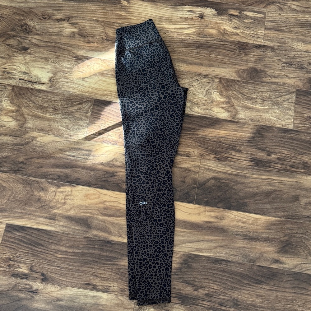 Alo Leopard Print Leggings Size S